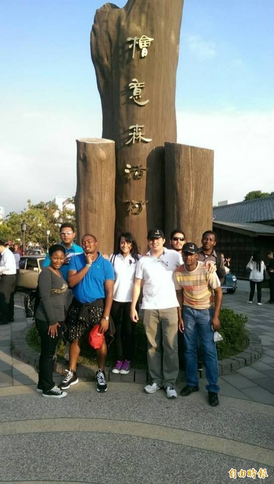 嘉義市「檜意森活村」免費入園，今年首度除夕不打烊。（記者丁偉杰攝）