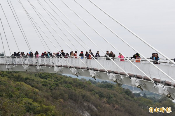 崗山之眼天空廊道全長約88公尺、寬度約2公尺，視野相當遼闊。（記者蘇福男攝）