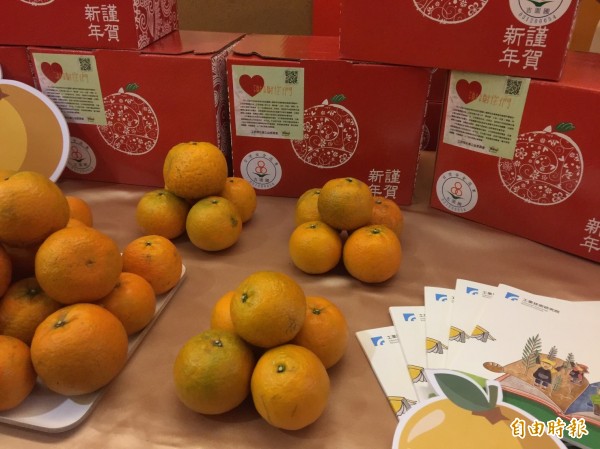 工研院柑桔义卖活动，今年持续号召帆宣、中国砂轮、朋程科技及工研院院友会等10家企业与伙伴，认购新竹桶柑1800箱，以爱心行动支持在地小农，义卖所得将捐助新竹社福机构，一举多得。（记者洪友芳摄）