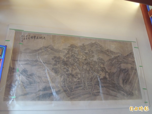 上層的「三綱五常圖」修復後安置在擴建的後殿。(記者劉婉君攝)