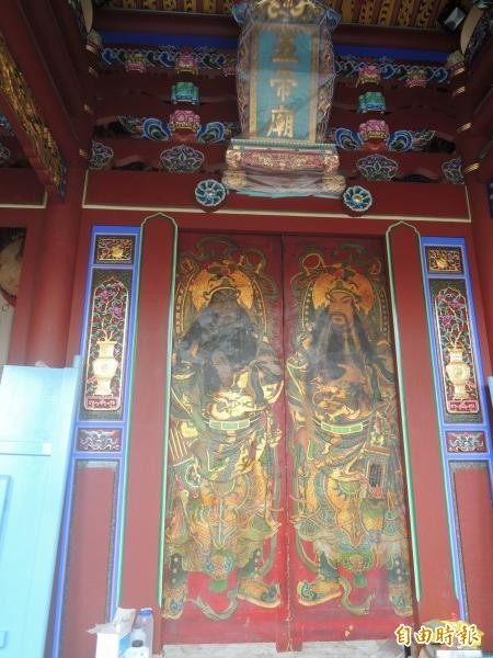 由潘麗水開臉、潘岳雄彩繪身體的門神,也是此次修復的文物。(記者劉婉君攝)