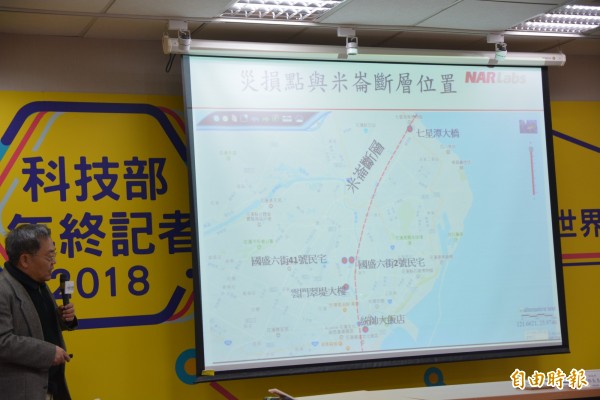 國震中心指出,這次傾倒的大樓屬於早期建物,且建築結構屬於軟弱底層,抗震性低。(記者吳柏緯攝) 國震中心指出,這次傾倒的大樓屬於早期建物,且建築結構屬於軟弱底層,抗震性低。(記者吳柏緯攝)