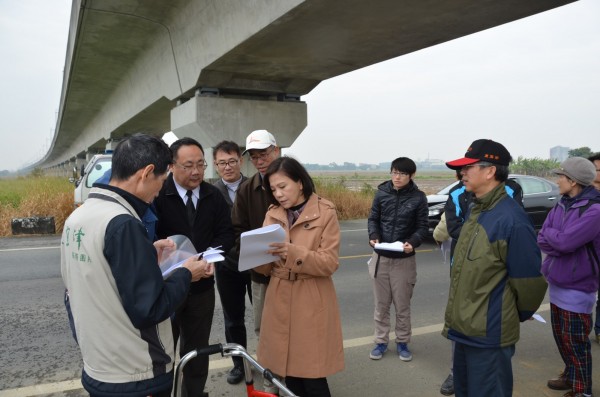 立委葉宜津推動台37線（高鐵橋下側車道）延伸至新營，今邀相關單位會勘，葉宜津表示，交通部去年完成規劃顧問評選作業，期初報告作業已經完成，將依法定程序辦理後續作業。（圖由葉宜津服務處提供）