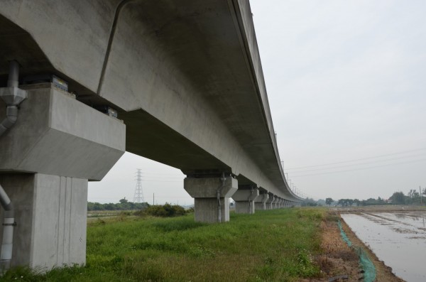 立委葉宜津推動台37線（高鐵橋下側車道）延伸至新營，今邀相關單位會勘，葉宜津表示，交通部去年完成規劃顧問評選作業，期初報告作業已經完成，將依法定程序辦理後續作業。（圖由葉宜津服務處提供）