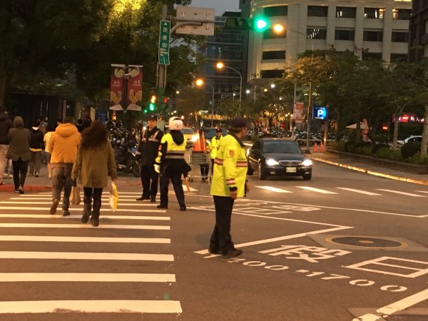 車輛於一般道路違規停等列為重點執法項目。（記者鄭景議翻攝）