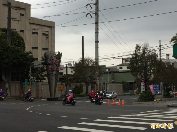 經濟部工業局土城工業區表示，目前廠內沒有空間能擴建，且工程經費二億五百萬元，高於公共汙水系統接管工程的一億二千萬元。（記者邱書昱攝）