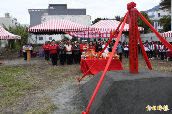 台東家扶中心成功服務處動土。（記者王秀亭攝）