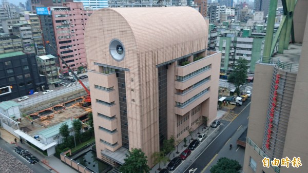 台北高等行政法院今日駁回婦聯會所提之聲請停止執行;黨產會表示「感謝」。圖為婦聯會美齡樓。(記者陳鈺馥攝)