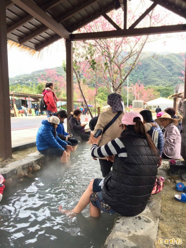 天冷，最適合到羅浮溫泉泡個暖呼呼的湯。（記者李容萍攝）