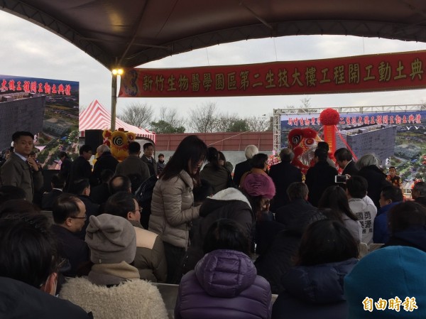 竹科管理局局長王永壯指出，第二生技大樓預計建地上12樓、地下3樓的大樓，總樓地板面積8萬4707平方公尺，可提供60單元標準廠房，包括100坪、200及300坪不同單元，皆為鋼骨結構，將於2020年年中啟用。（記者洪友芳攝）