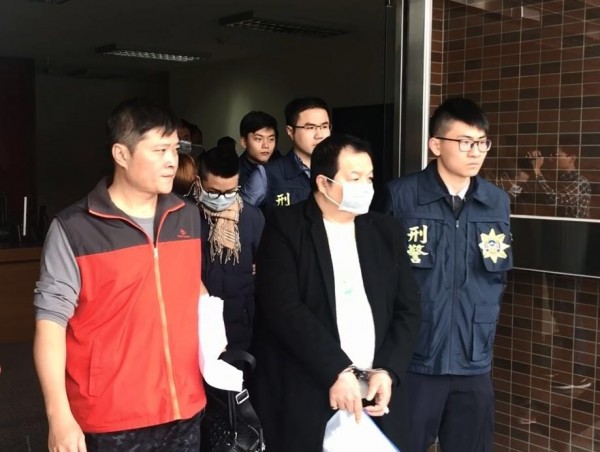 屏東警方一舉將嫌犯逮捕送辦(記者葉永騫翻攝)