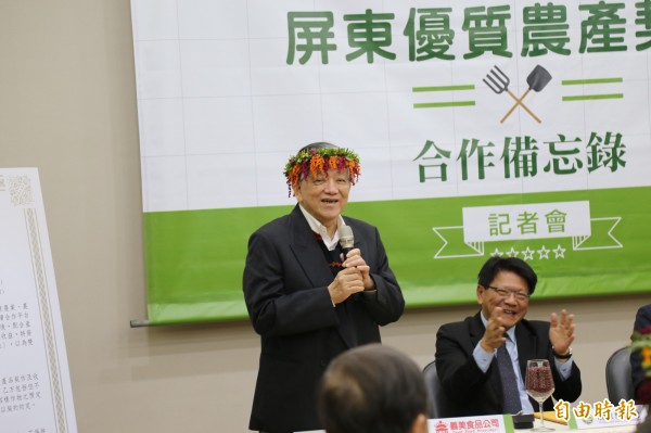 高志明表示，將以每台斤81元價格收購200公噸本土紅豆，穩定市場價格及農民收益。（記者邱芷柔攝）