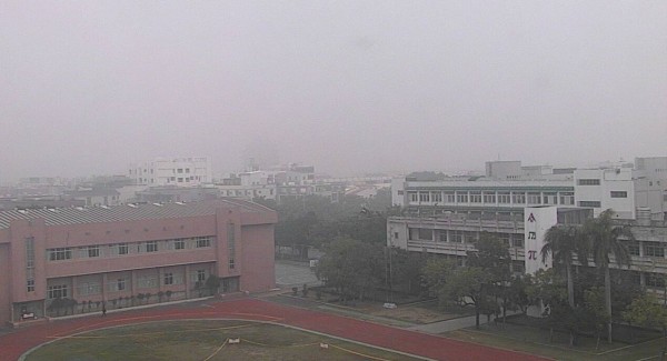 台南市環保局提醒,預計台南地區在過年期間空氣品質容易不佳。(記者邱灝唐翻攝)