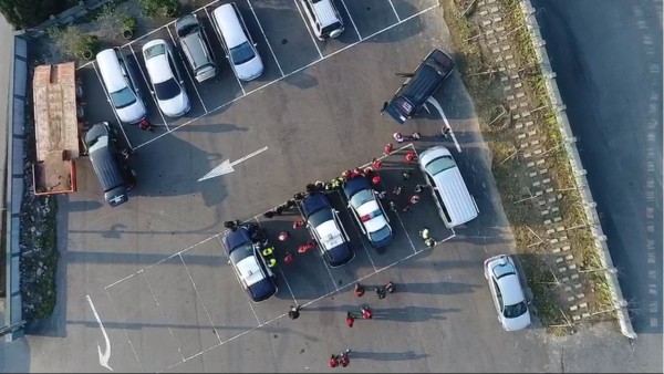 苗栗縣警察局利用空拍機掃蕩轄區網鴿勒贖集團。（記者彭健禮翻攝）