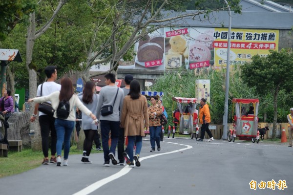 梅花湖風景區今年春節連假已有近3萬旅遊人次。（記者林敬倫攝）