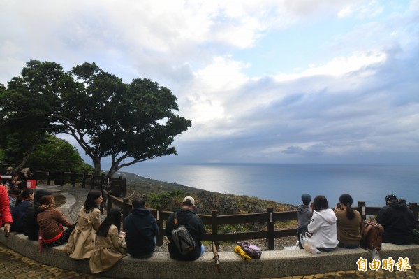 關山是賞夕陽勝地。（記者蔡宗憲攝）