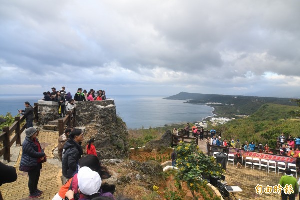 關山是賞夕陽勝地。（記者蔡宗憲攝）