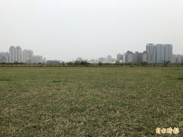 竹市頭前溪河濱公園新設棒球場，左岸運動休憩功能再提升！圖為預定地現址。（記者蔡彰盛攝）