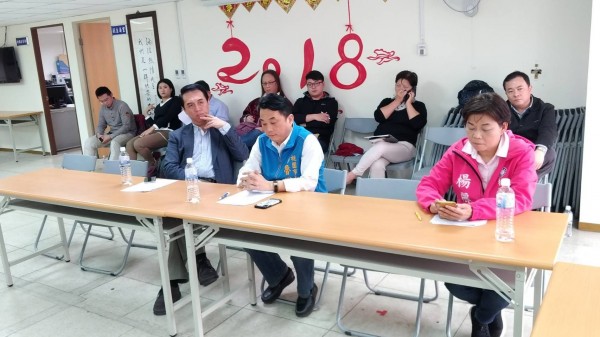 國民黨桃園市黨部下午邀請登記桃園市長初選的立委陳學聖、前立委楊麗環與市議員魯明哲召開協調會，事後市黨部宣布達成共識，被楊麗環否認。（國民黨桃園市黨部提供）