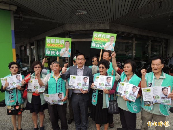 陳致中上午至民進黨高市黨部完成登記。（記者王榮祥攝）