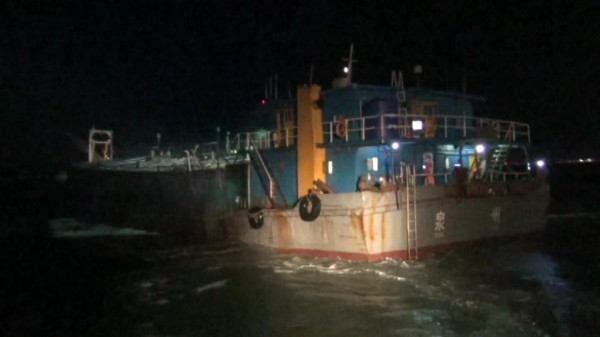 金門海巡隊去年在海上截獲越界作業的中國籍「順興929號」抽砂船。(金門海巡隊提供)