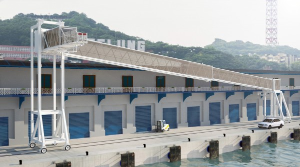 基隆港務分公司啟用1具全輪胎式旅客橋,可隨到港郵輪出入艙口的高低進行調整,服務郵輪旅客上下船隻。(圖由基隆港務分公司提供)
