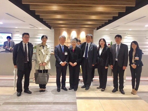 高雄市政府拜訪日本富士通。(圖由經發局提供)