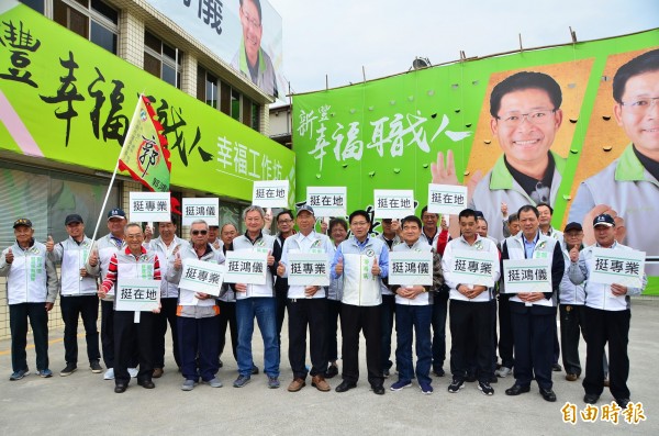 仁德區長郭鴻儀投入民進黨市議員初選，地方各界出面力挺。（記者吳俊鋒攝）