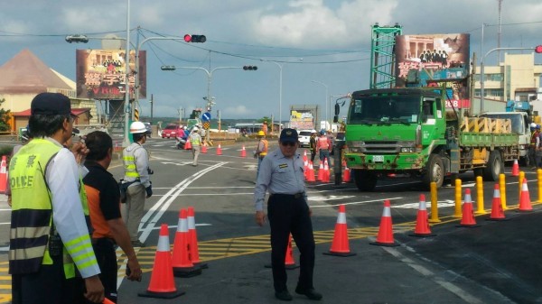 注意新動線！恆春半島省道台26線龍鑾橋重建，替代道路啟用。（記者陳彥廷翻攝）