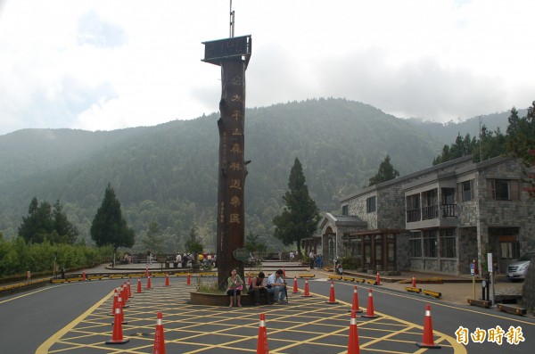 太平山氣溫驟降,明天開園時間延後,圖為太平山莊。(資料照)