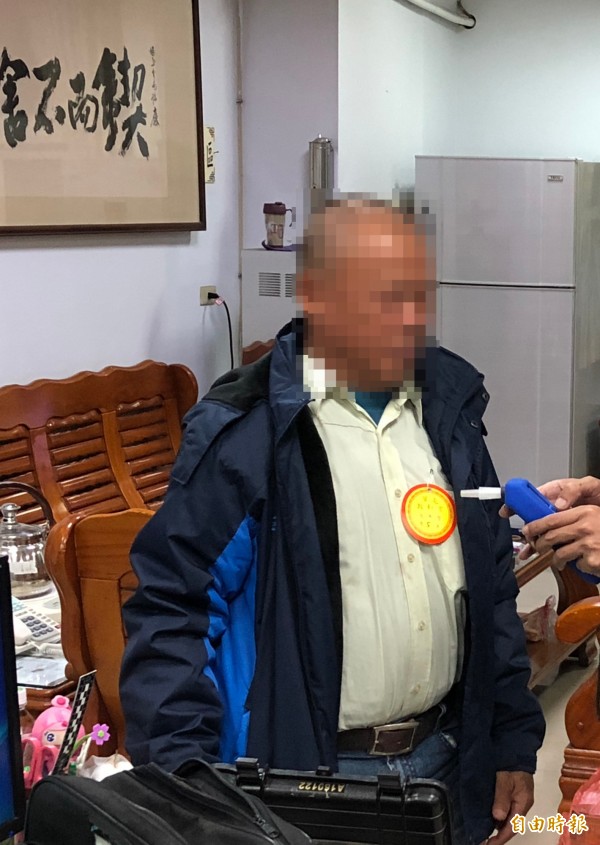 警方循線找到肇事的66歲林姓男子，將他帶回分局偵辦。（記者佟振國攝）