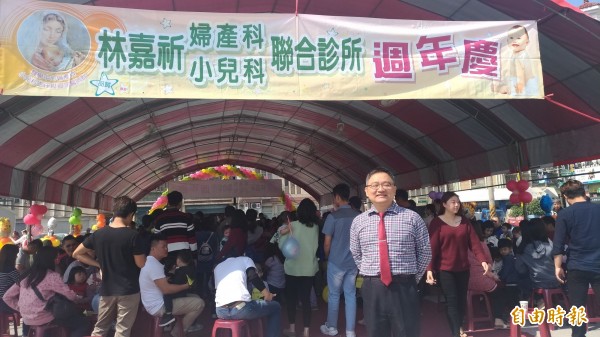 在雲林近20年來接生近萬名新生兒的婦產科醫師林嘉祈被封為超級「接生公」。(記者廖淑玲攝)