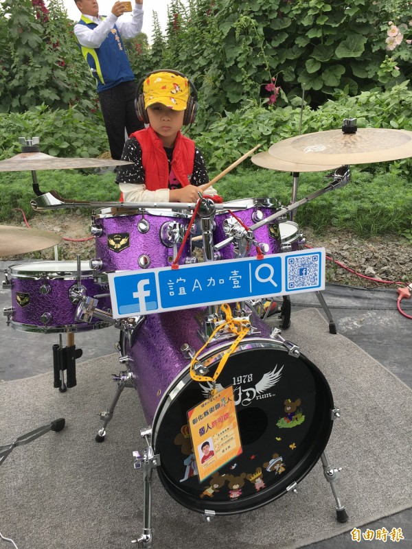 唐子誼小小年紀打一手好鼓。(記者顏宏駿攝)