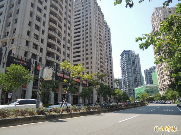 新竹市以後申請建照和使照要換處了,原屬工務處的建管科和使用管理科業務將移撥到都發處了。(記者洪美秀攝)