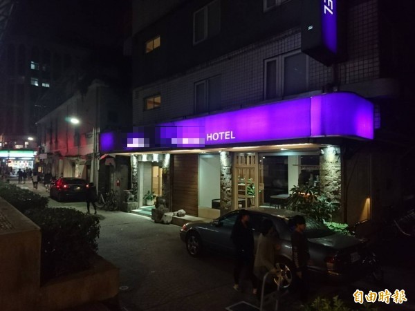 旅店外觀。(記者王冠仁攝)