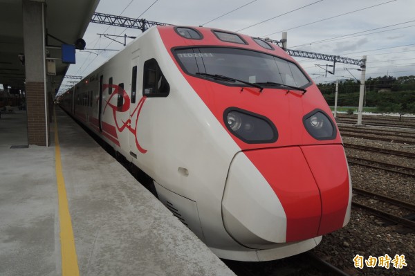 台東縣政府清明節連假各推出兩列次返鄉及返工普悠瑪專車。(記者張存薇攝)