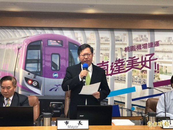 桃園市長鄭文燦上午在市政會議否認自己曾以「我不是名嘴」回應慈湖陵寢遭潑漆一事。(記者陳昀攝)