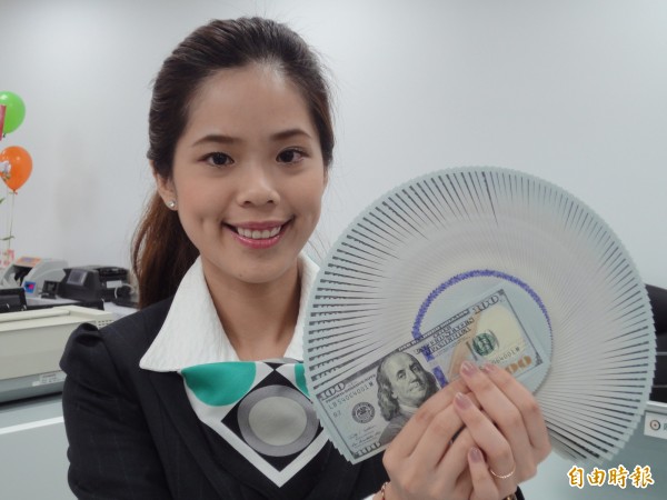 新台幣匯率早盤再度呈現盤整格局,持續靜待新的消息面指引。(記者盧冠誠攝)