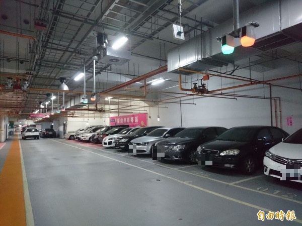 海安路地下停車場深化便民友善服務。(記者洪瑞琴攝)