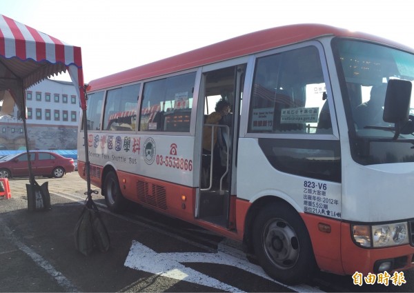 清明掃墓季到來,新竹市政府推出掃墓接駁專車。(記者洪美秀攝)