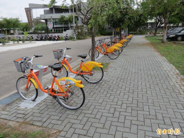 市府烏日三和派出所前設一個iBike站，已正式啟用，烏日目前有7個iBike站。（記者蘇金鳳攝）