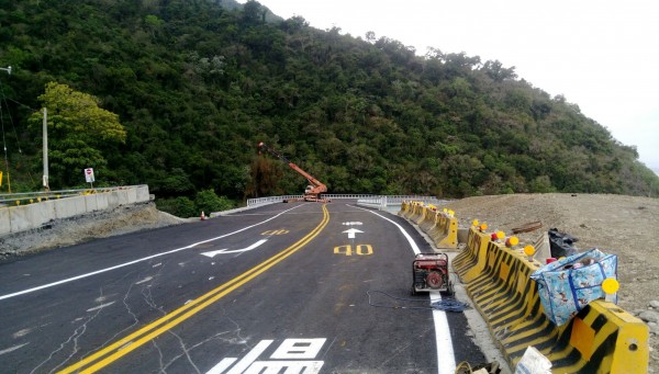 南迴公路拓寬再向前邁進一步。（記者王秀亭翻攝）