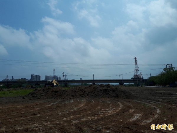新竹市政府舉行新竹左岸4大進出口的景觀改造工程，未來將提供人車分道的安全動線，讓民眾更易來到左岸，享受運動休閒廊帶的各項設施。（記者洪美秀攝）