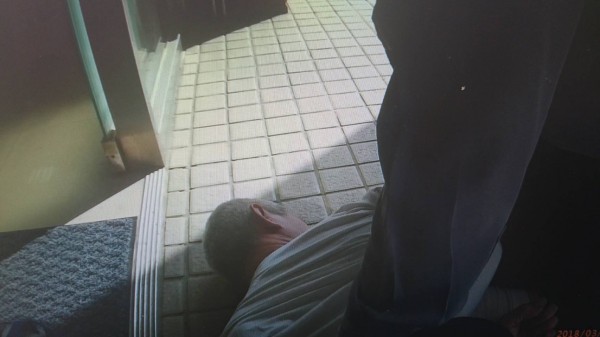 50歲邱姓男子飲酒過後發酒瘋,坐霸王車還出手毆打員警,被依妨害公務罪嫌送辦。(記者魏瑾筠翻攝) 50歲邱姓男子飲酒過後發酒瘋,坐霸王車還出手毆打員警,被依妨害公務罪嫌送辦。(記者魏瑾筠翻攝)