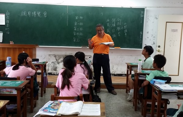 詹仁志老師長期擔任竹塘國中網博競賽教師,深受學生信賴。(竹塘國中提供) 詹仁志老師長期擔任竹塘國中網博競賽教師,深受學生信賴。(竹塘國中提供)