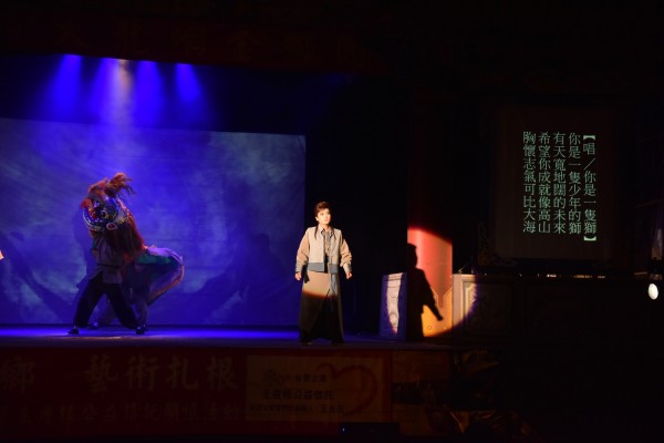 大龍峒金獅團今晚在嘉義縣新港鄉演出。(記者林宜樟翻攝) 大龍峒金獅團今晚在嘉義縣新港鄉演出。(記者林宜樟翻攝)