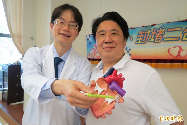 醫師替台商進行左心耳封堵手術,另再輔以心房顫動電燒,降低二次中風的危機。(記者蘇孟娟攝)