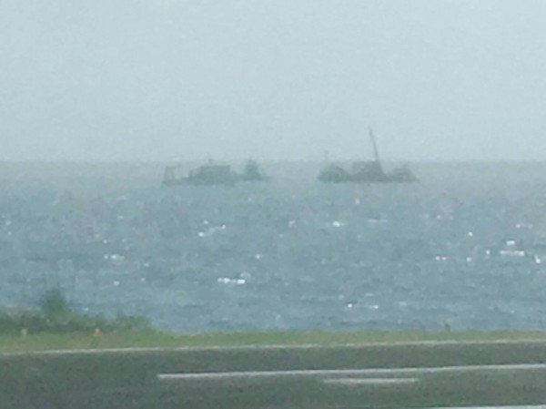 墜海黑鷹直升機今日下午被打撈出海,機艙發現2具遺體。(民眾提供)