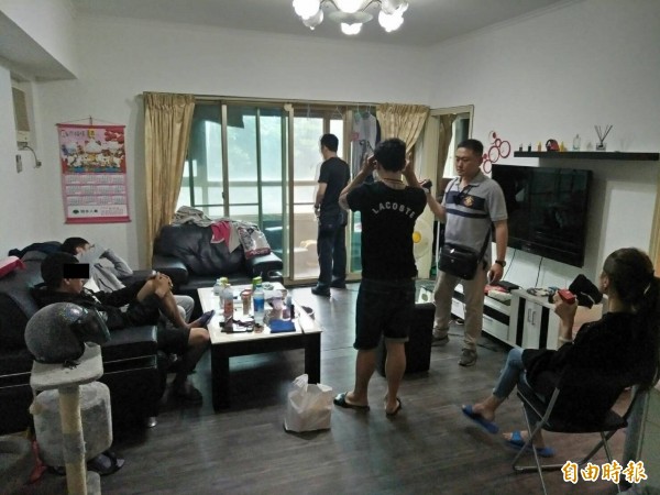 陳姓男子在基隆市安樂區樂利三街大型社區租屋開毒趴,被警方查獲。(記者林嘉東攝)