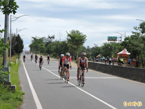 普悠瑪鐵人賽51.5公里賽事吸引超過800位選手參加。(記者張存薇攝)